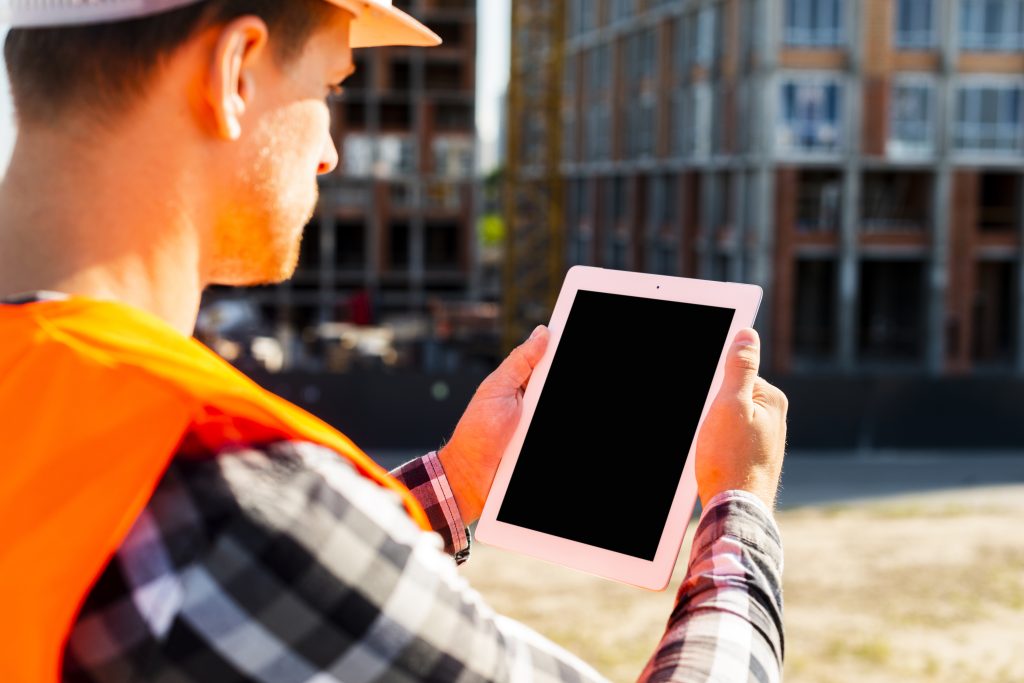 construction worker using BIM in construction planning